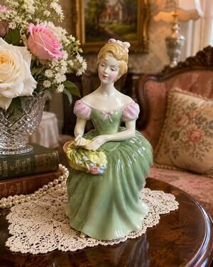 Royal Doulton Clarissa HN2348 Lady Figurine England 1967 Bone China 7.5”